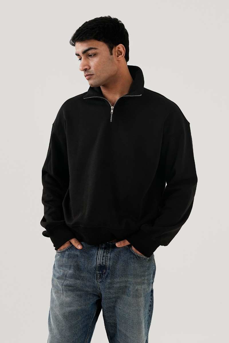Essential Black Zipper Sweatshirt