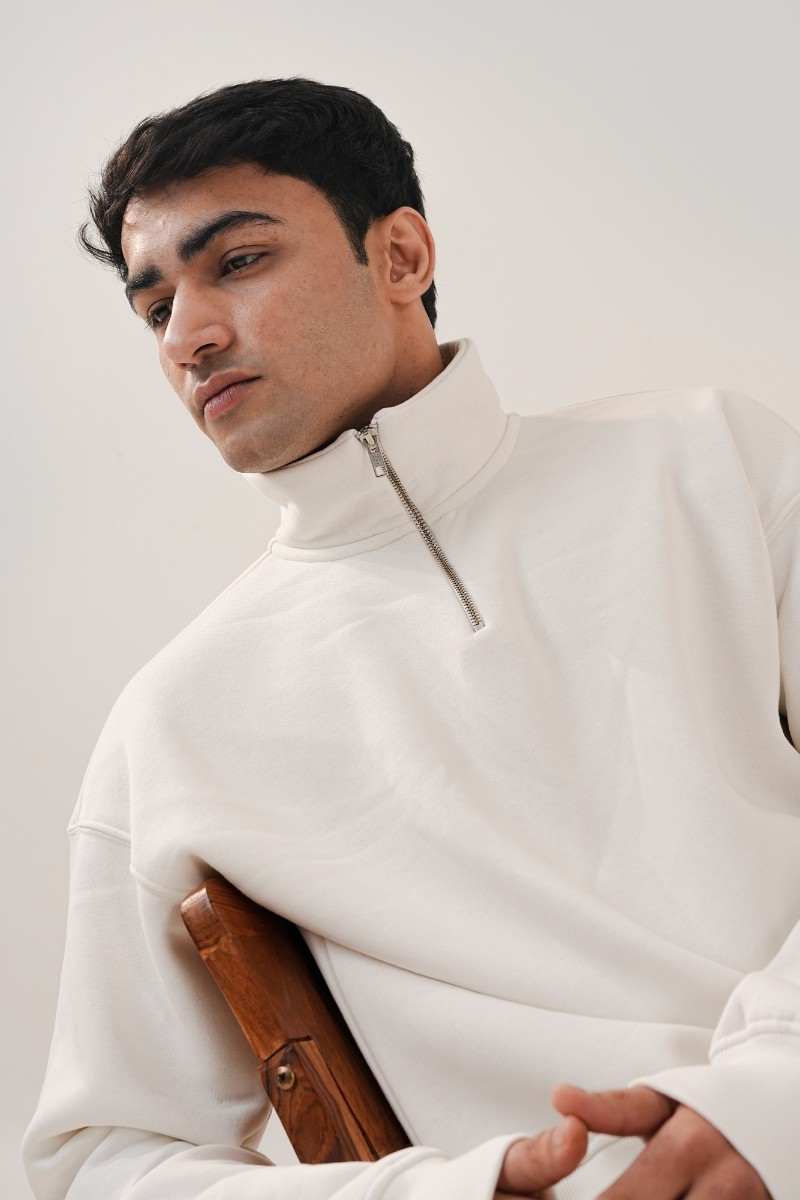 Essential White Zipper Sweatshirt