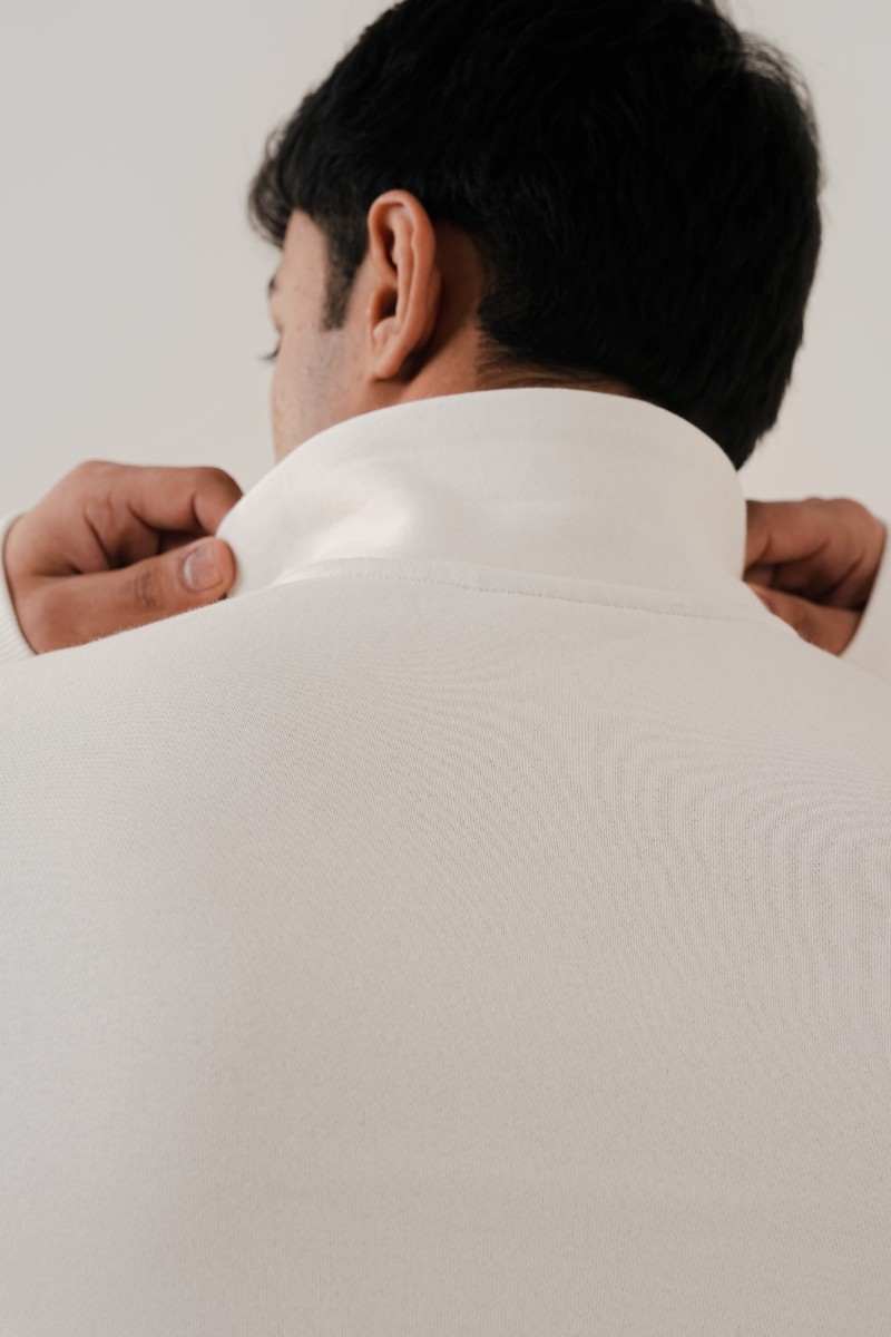 Essential White Zipper Sweatshirt